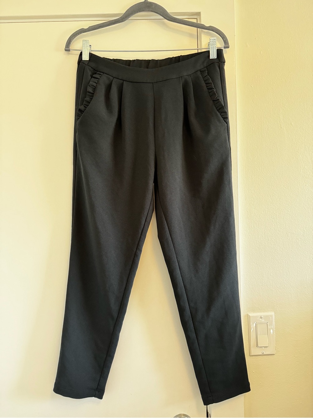 Bossini Black Tailored Straight-Leg Pull-On Pants with Ruffle Pockets Size Small
